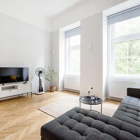 Serene And Spacious In The Centre Apartament *
