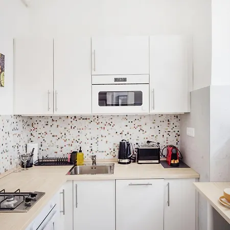 Serene And Spacious In The Centre Apartament